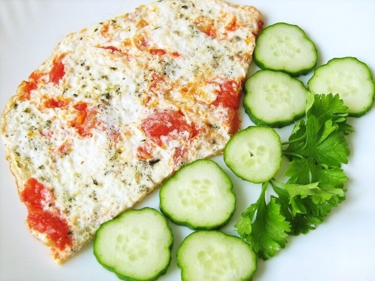 Protein omelet with cheese and vegetables - a delicious breakfast option in the egg diet