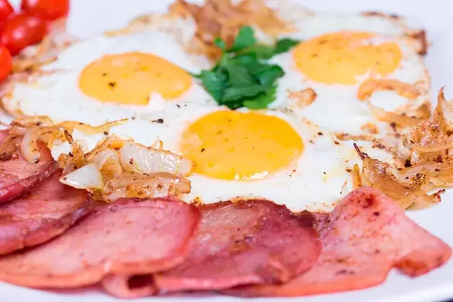boiled eggs and pork on a carbohydrate-free diet
